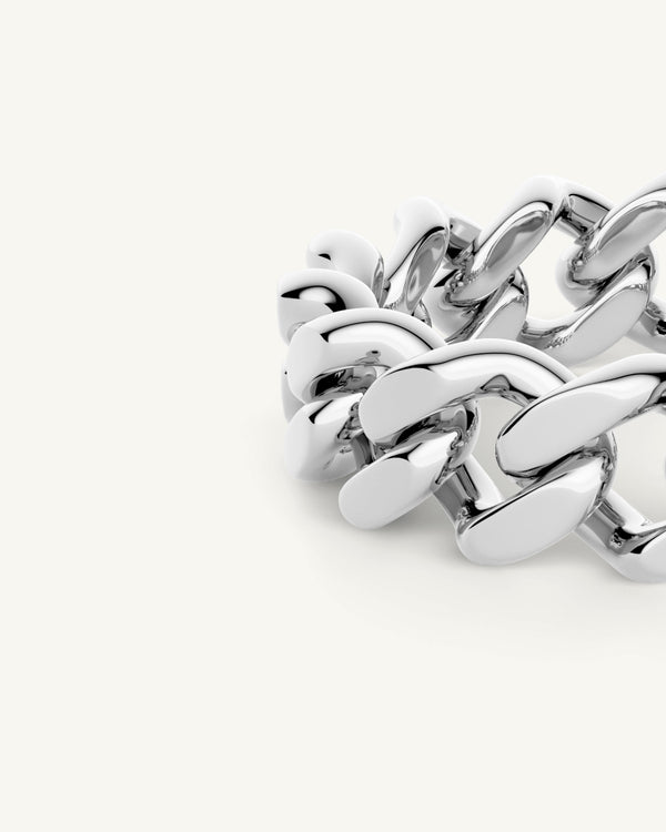 A Ring in polished Silver plated-316L stainless steel from Waldor & Co. The model is Chain Ring Polished.