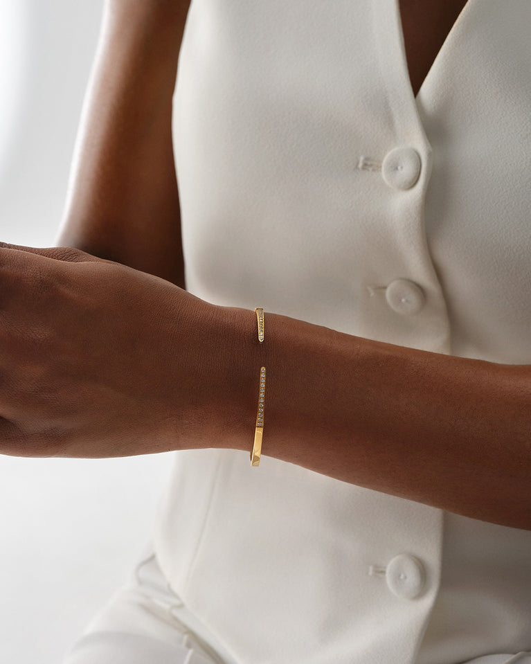  A Bangle in 14k gold plated 316L stainless steel from Waldor & Co. One size. The model is Acme Bangle Polished.