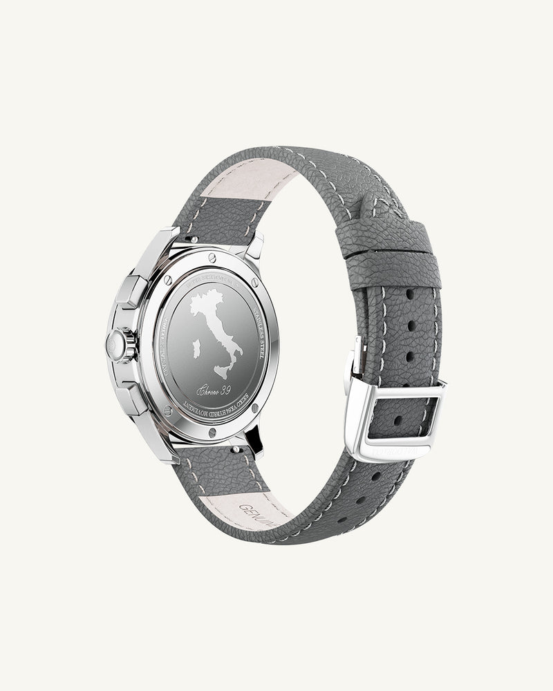 A round mens watch in rhodium-plated silver from Waldor & Co. with grey dial in brass. Seiko movement. The model is Chrono 39 Cinque Terre. 39mm