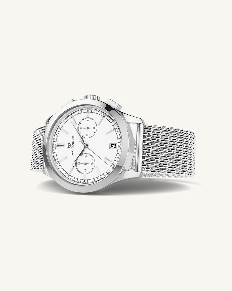A round mens watch in rhodium-plated silver from Waldor & Co. with white sunray dial and a second hand. Seiko movement. The model is Chrono 39 Sardinia 39mm.
