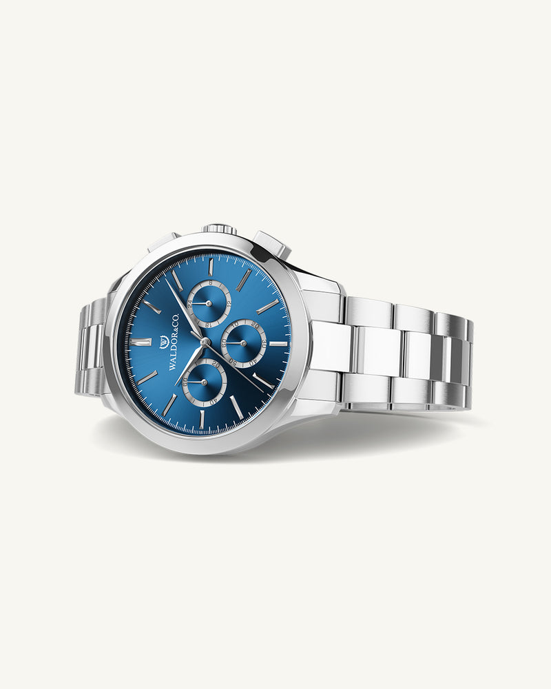 A round mens watch in rhodium-plated silver from Waldor & Co. with blue sunray dial and a second hand. Seiko movement. The model is Chrono 42 Capri 42mm.