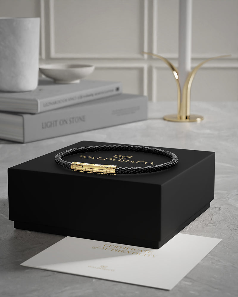  A Leather Bracelet in 14k gold-plated 316L stainless steel from Waldor & Co. The model is Grid Leather Bracelet Polished.