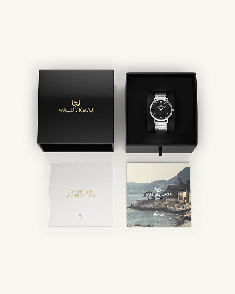 A round watch in silver from Waldor & Co. with black dial. Seiko movement. The model is Original 36 Côte d'Azur 36mm.