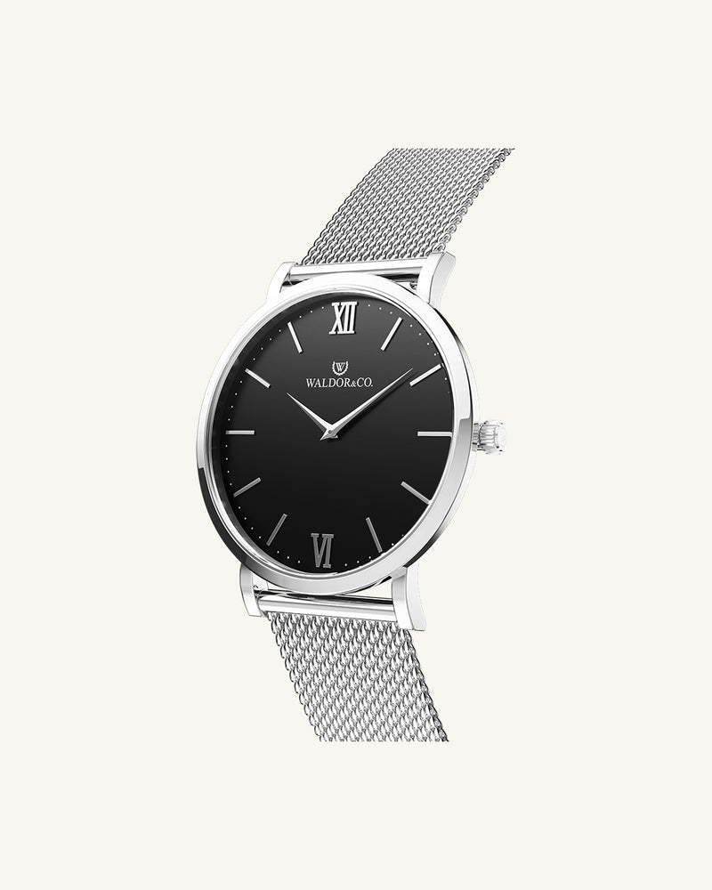 round watch in silver from Waldor & Co. with black dial. Seiko movement. The model is Original 40 Côte d'Azur 40mm.