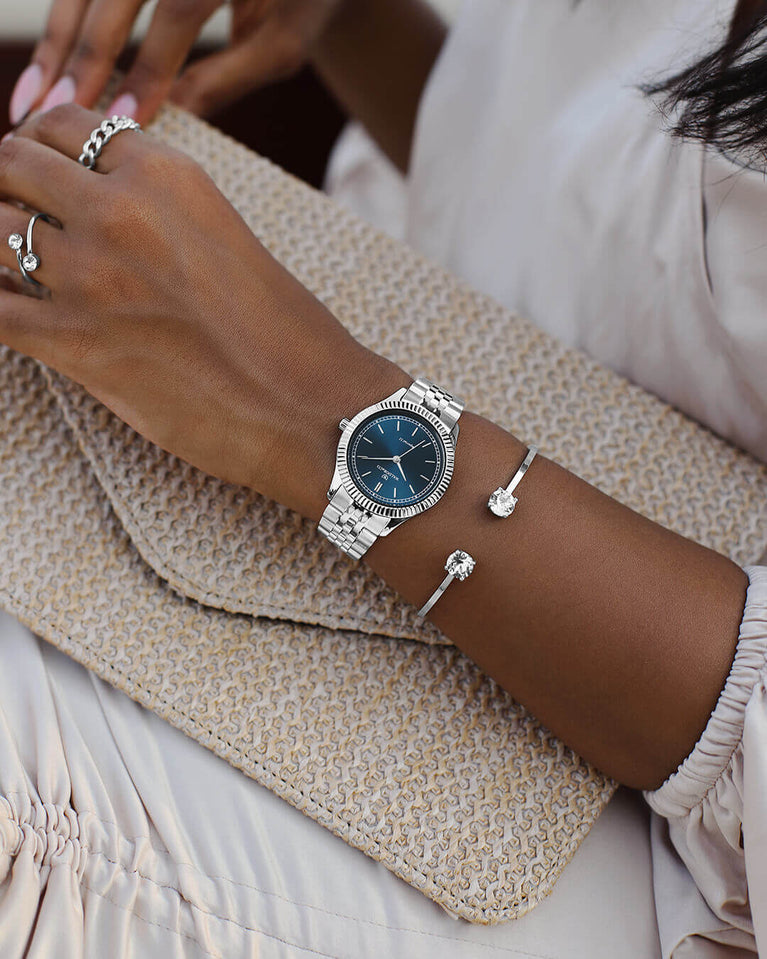 A round womens watch in silver from Waldor & Co. with blue sunray dial and a second hand. Seiko movement. The model is Imperial 32 Positano 32mm.